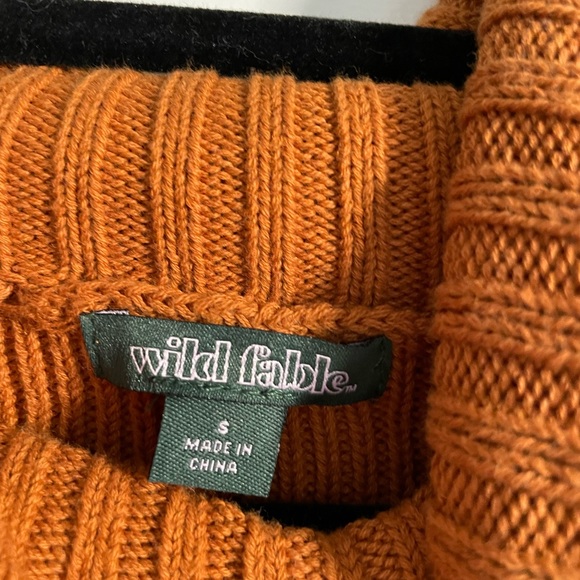 Cropped Turtleneck Sweater - Picture 2 of 2